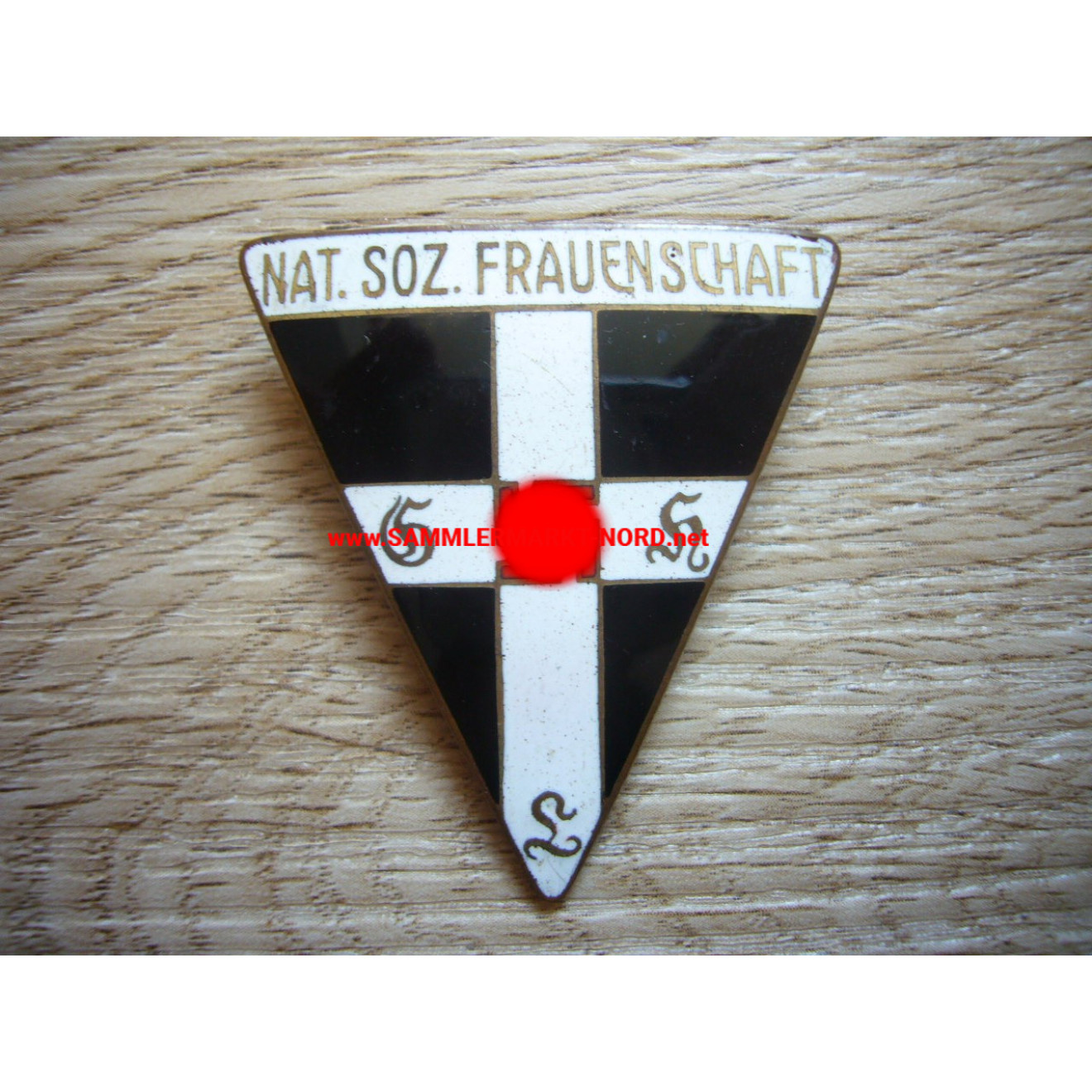 NSF Nationalsozialistische Frauenschaft - Membership badge 4th form, 44 mm