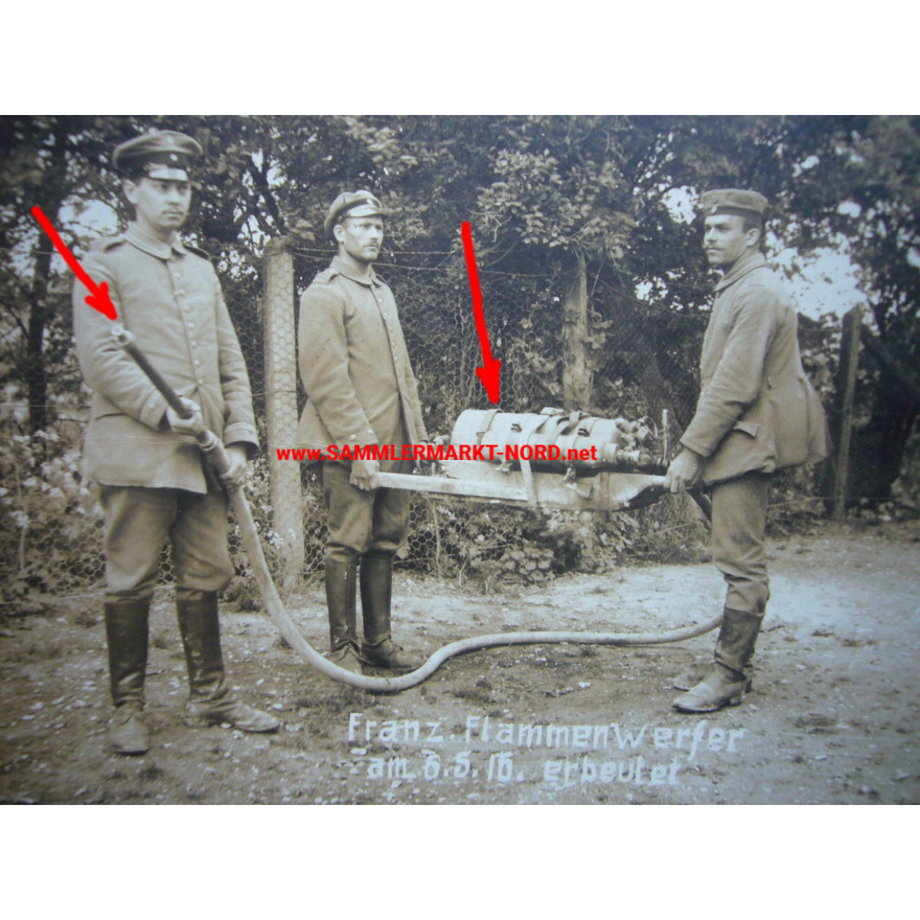 Foto 1916 - deutsche Soldaten mit erbeuteten französischen Flammenwerfer