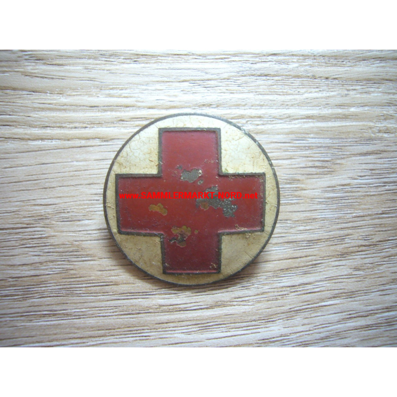 Red Cross - Service brooch - lacquered