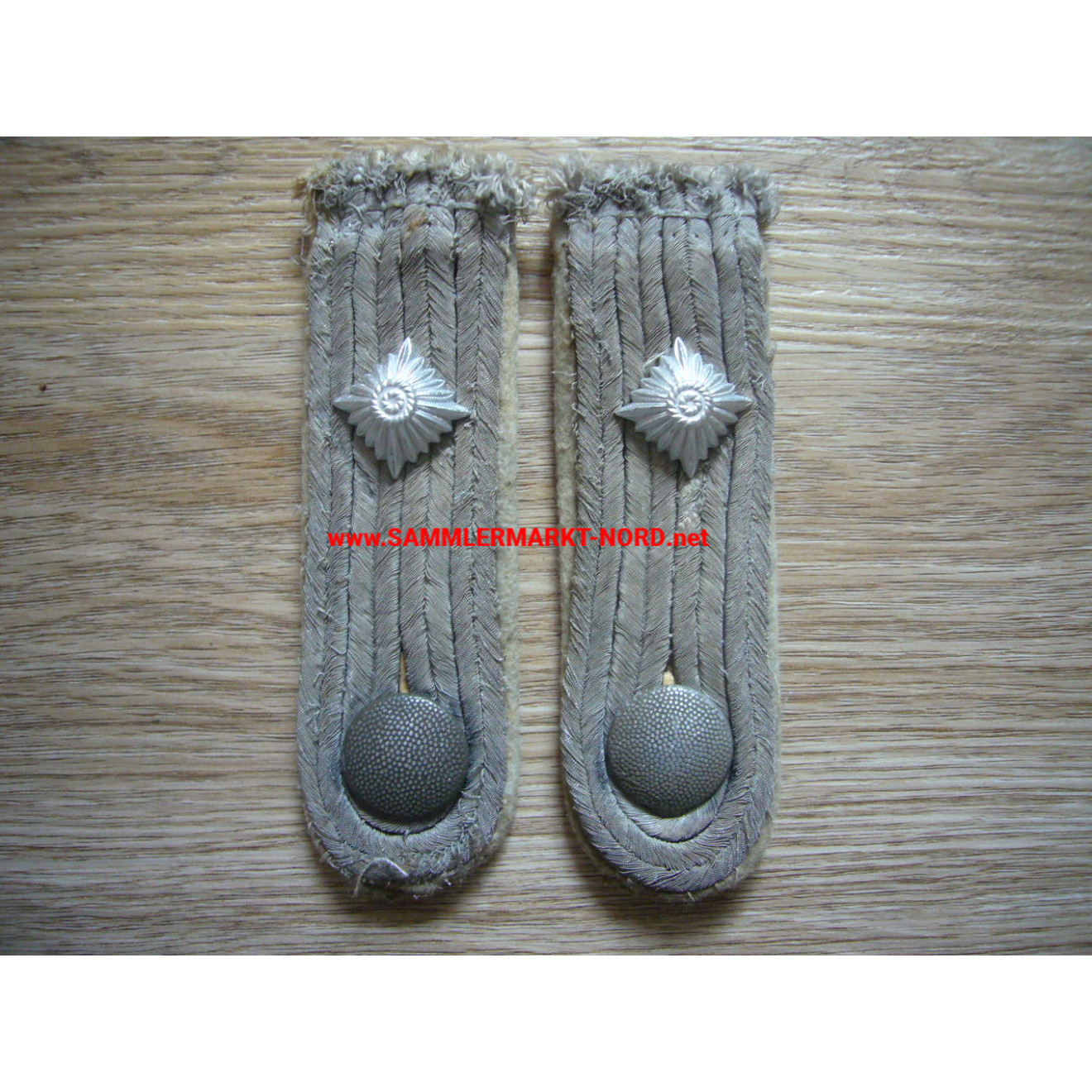 Wehrmacht - Pair of shoulder boards of a first lieutenant of the infantry