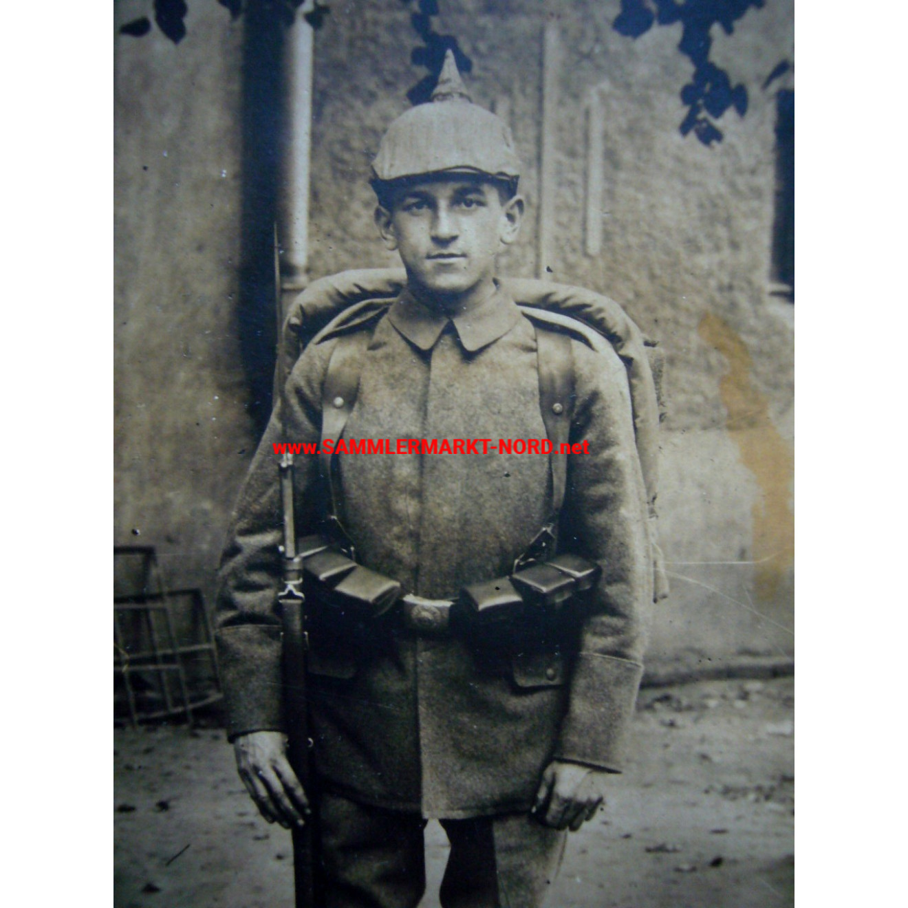 Portrait photo - Field grey infantryman of the Reserve Infantry Regiment 27