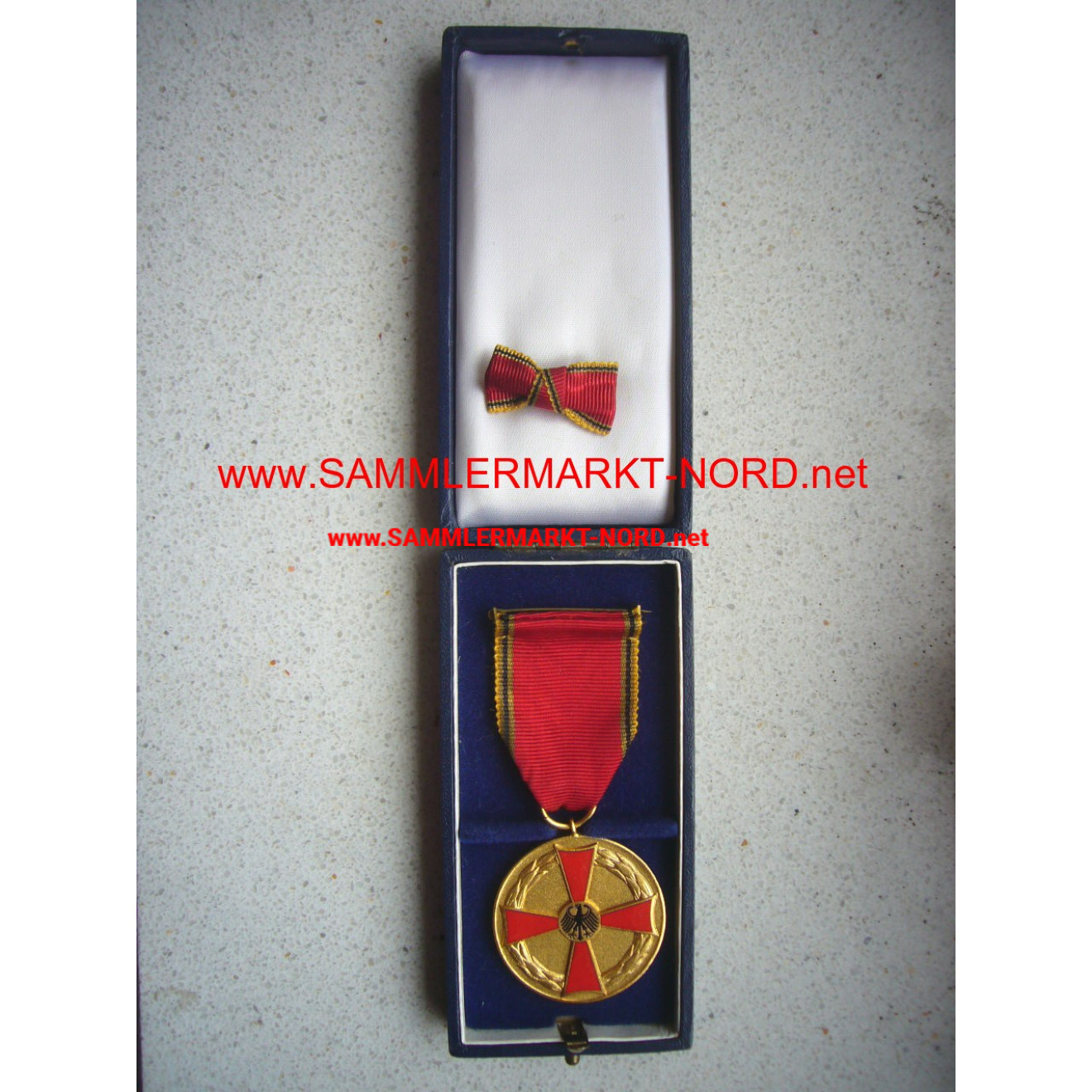 BRD - Federal Medal of Merit with Award Case