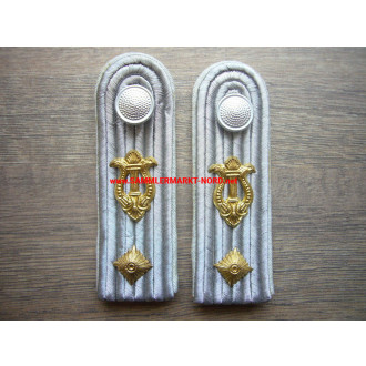 DDR - NVA pair shoulder board first lieutenant musician