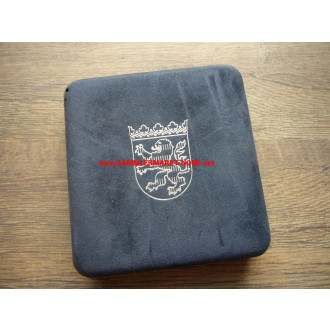 Fire brigade Hessen - Fire protection badge of honour in silver in a blue case