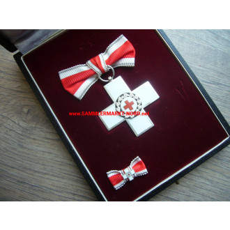 DRK Badge of Honour of the German Red Cross in silver (with award number) in a case