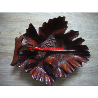 In memory of 1944 - Wooden bowl in the shape of a vine leaf