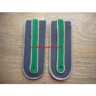 DDR - Pair of shoulder boards - customs service - head secretary