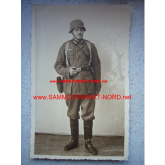 Wehrmacht Gefreiter with marching baggage and field bottle